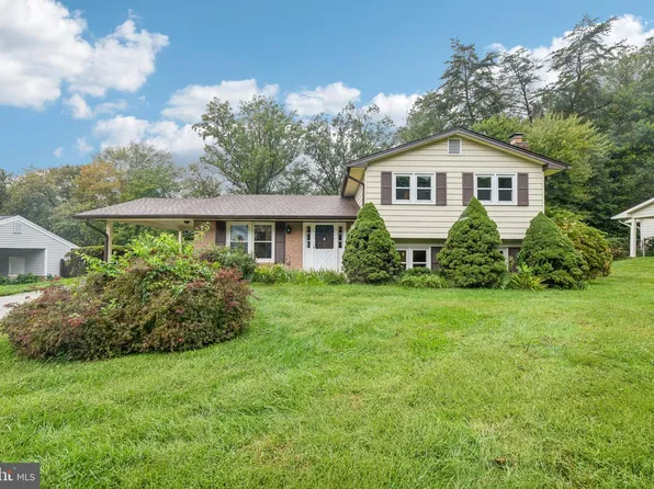 5204 Holden St, Fairfax, VA 22032