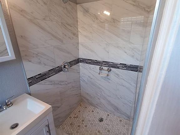 5th image of 1645 NE 149th St APT 2