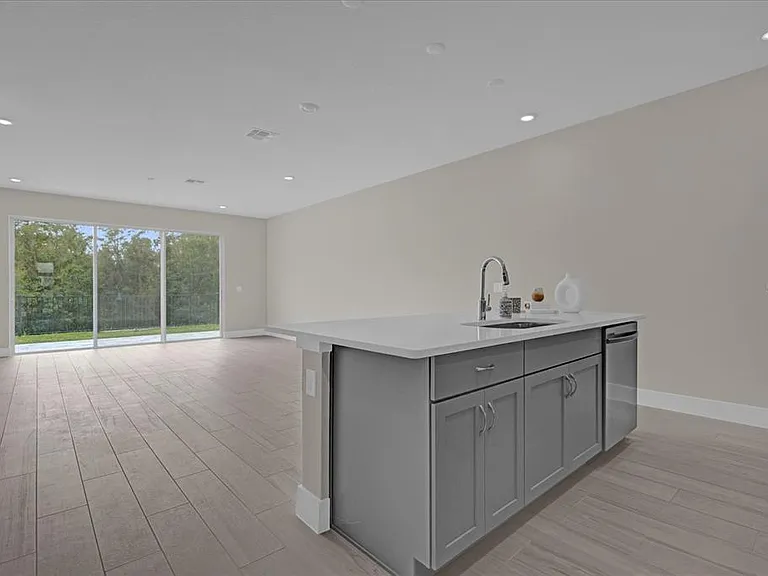 7838 Spectrum Dr — Photo 7