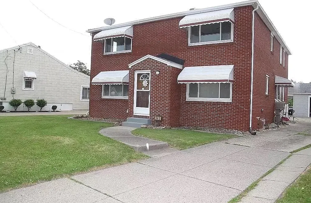 3 bed, 2592 sqft, $1,900 — Photo 2