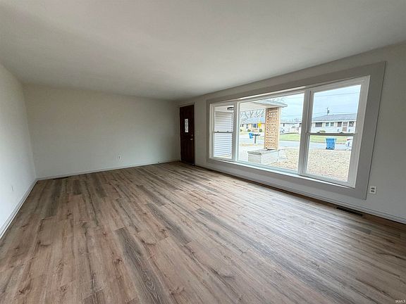 5th image of 1503 Glencoe Blvd