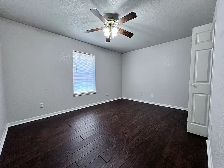 3800 Uvalde Dr #B — Photo 7