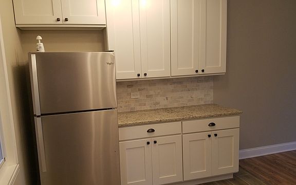 4th image of 227 E Maple Dr