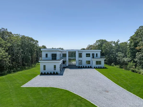36 Old Neck Road S, Center Moriches, NY 11934