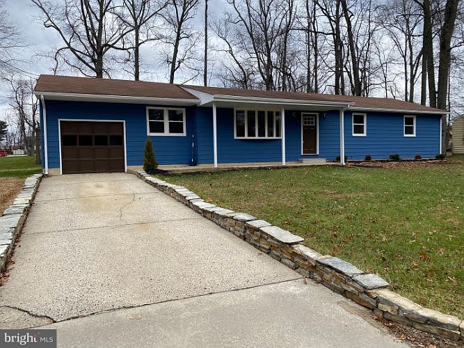 2nd image of 1050 Bennett Dr