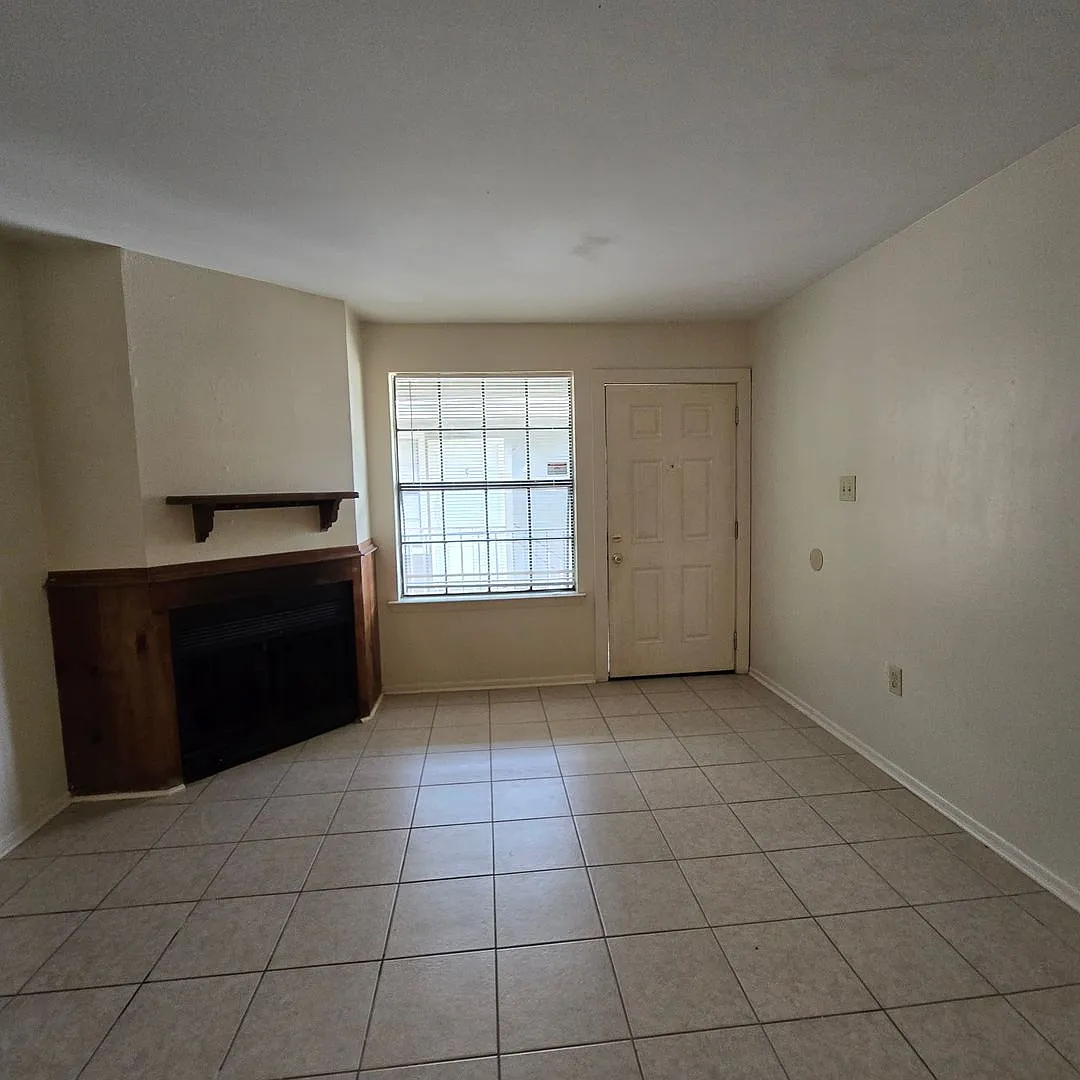 8556 Leake Ave — Photo 3
