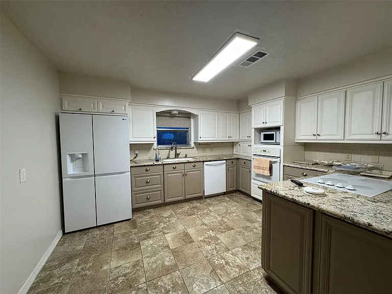 2611 Prairie Ave — Photo 10