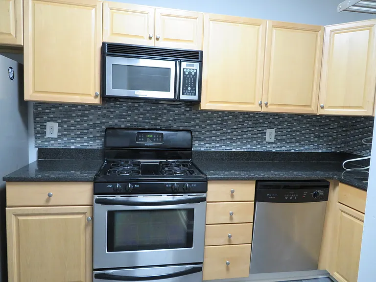 3925 Davis Pl NW #B1 — Photo 17