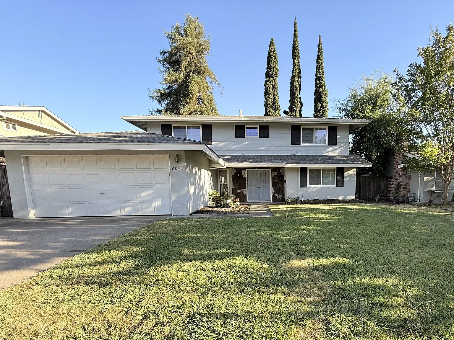 5 bed, 1889 sqft, $2,800 — Photo 1