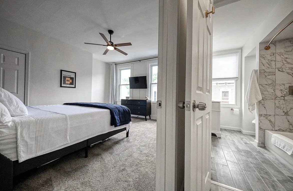 3 bed, 1962 sqft, $3,200 — Photo 4