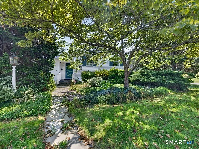 3 bed, 2.5 bath, 2206 sqft, $3,600 — Photo 2