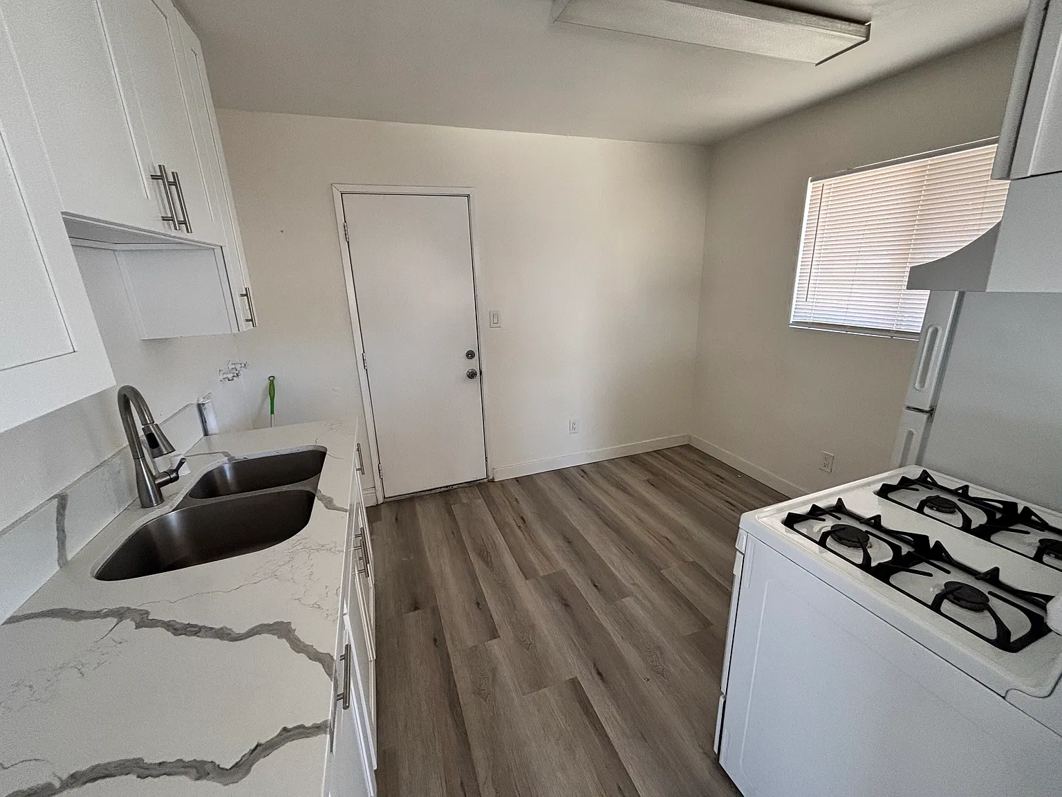 2 bed, 721 sqft, $1,050 — Photo 3