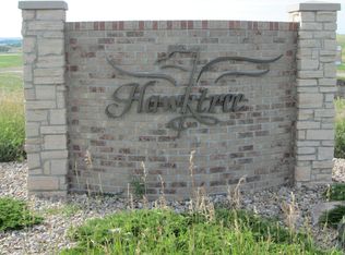 8129 Hawktree Dr, Bismarck, ND 58503