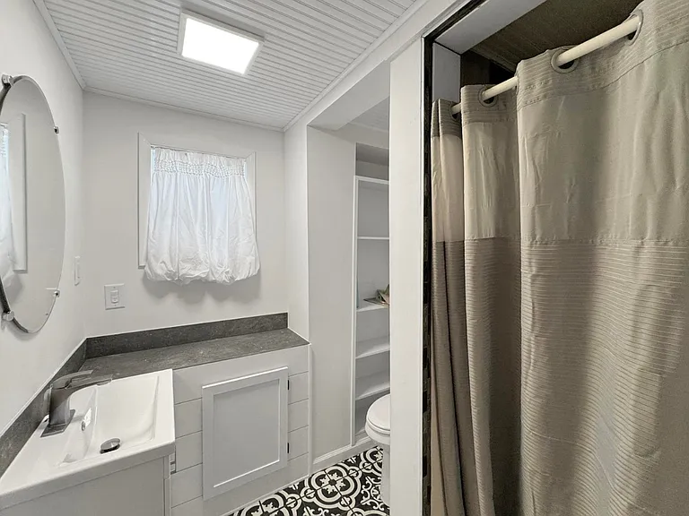 205 S Bryan Ave — Photo 8