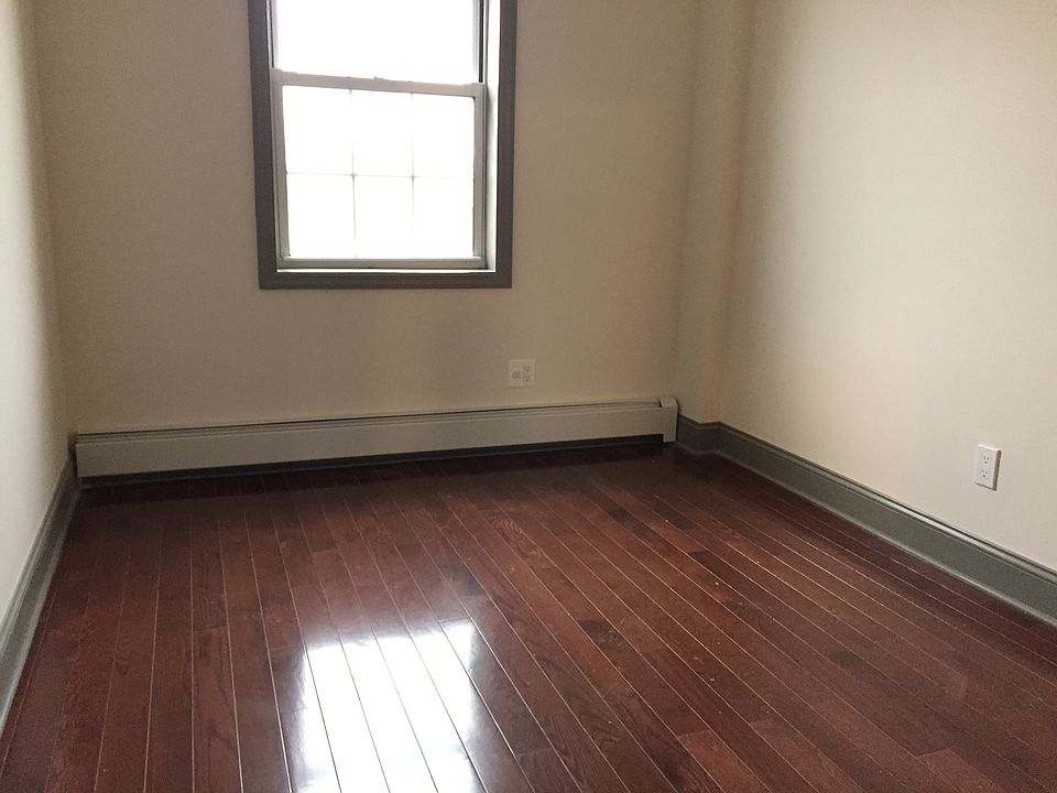 2nd image of 3261 46th St