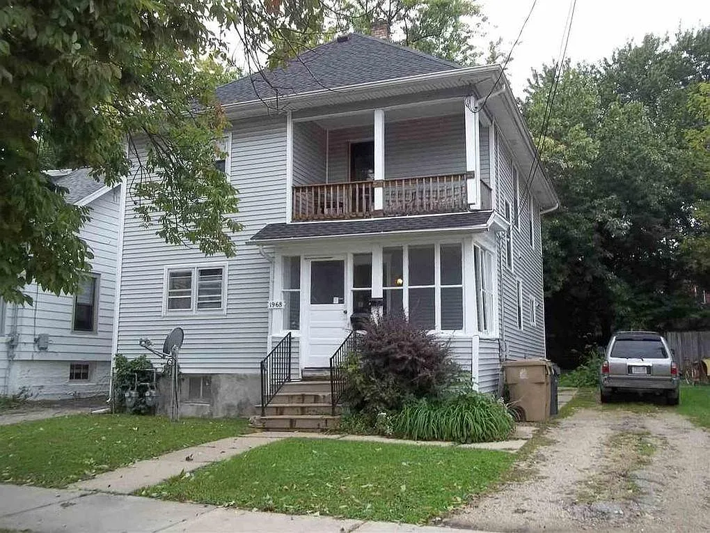 1968 E Main St photo 1