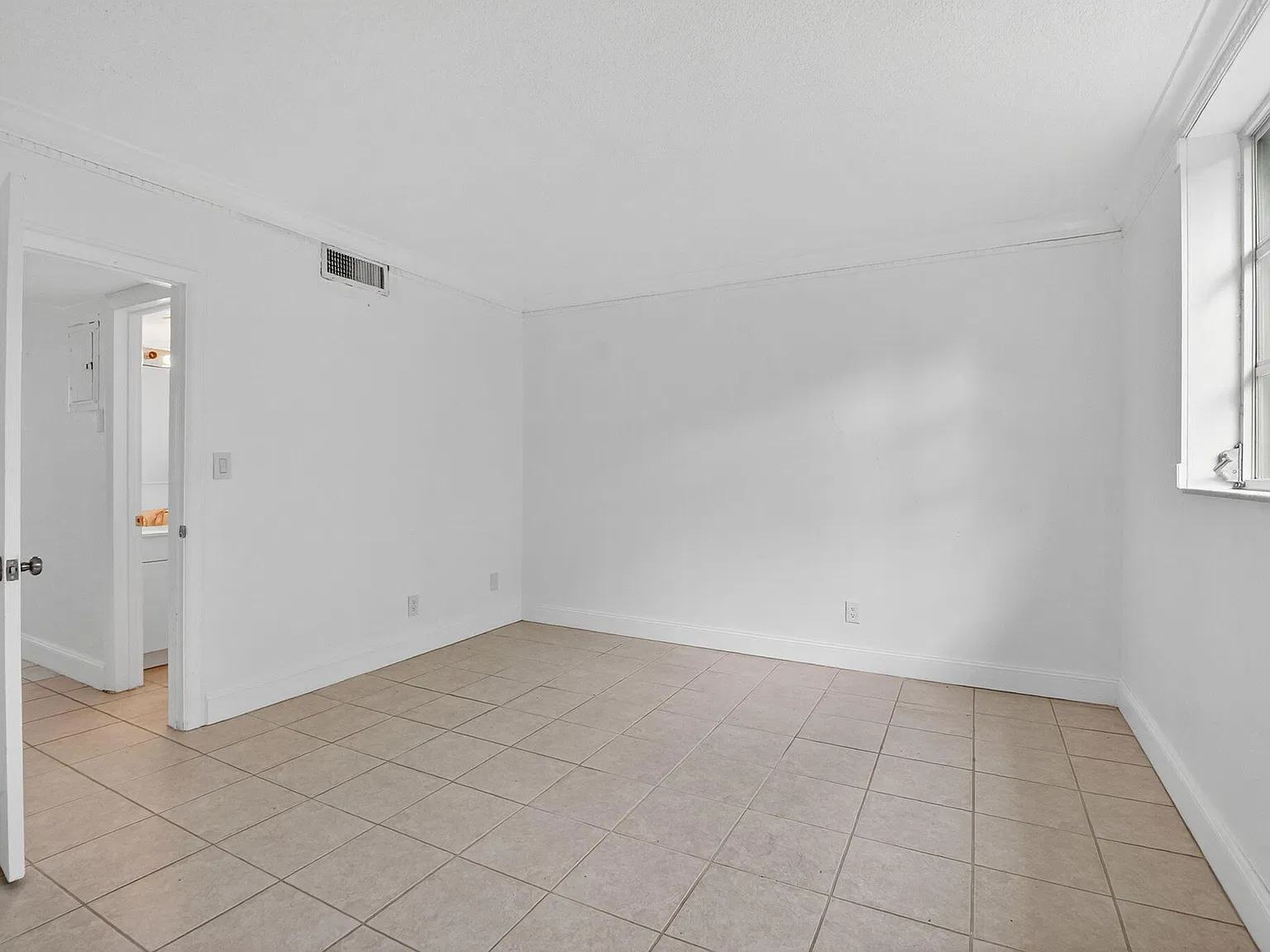 1 bed, 1.0 bath, 640 sqft, $1,950 — Photo 3