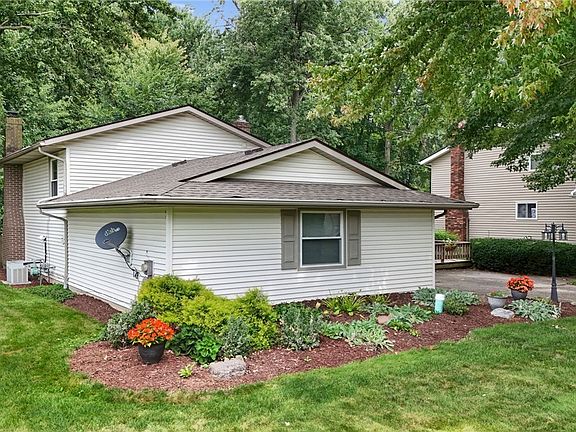 3rd image of 34092 Gina Dr
