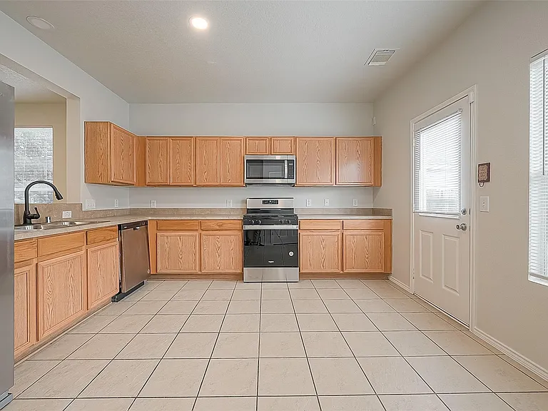 23814 Single Oak St — Photo 5