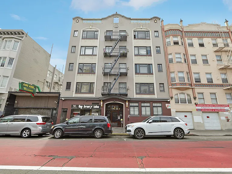 Front exterior view of the apartment building at 755 O'Farrell St, San Francisco, CA 94109, USA