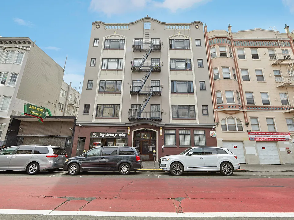 Front exterior view of the apartment building at 755 O'Farrell St, San Francisco, CA 94109, USA
