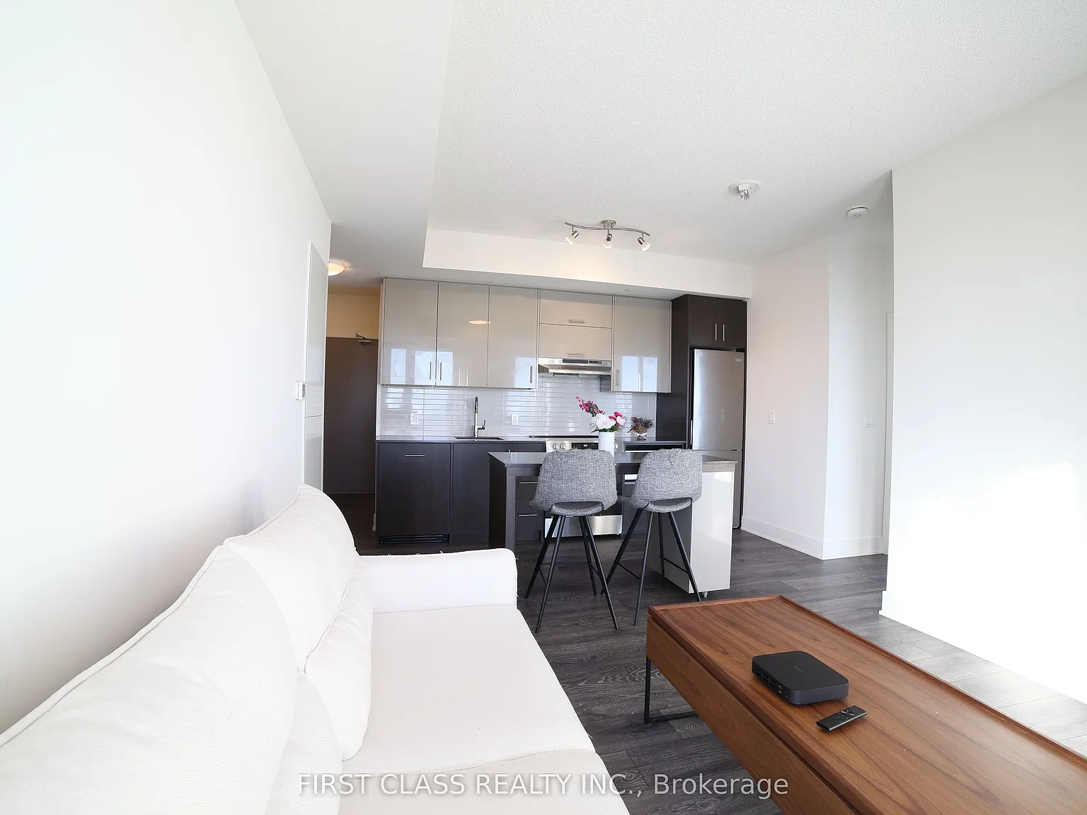 2 bed, $2,500 — Photo 4