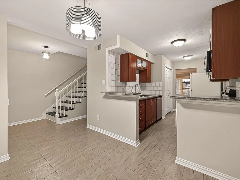 6631 Wanda Ln — Photo 9