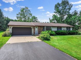 2689 Stonegate Dr, Green Bay, WI 54313