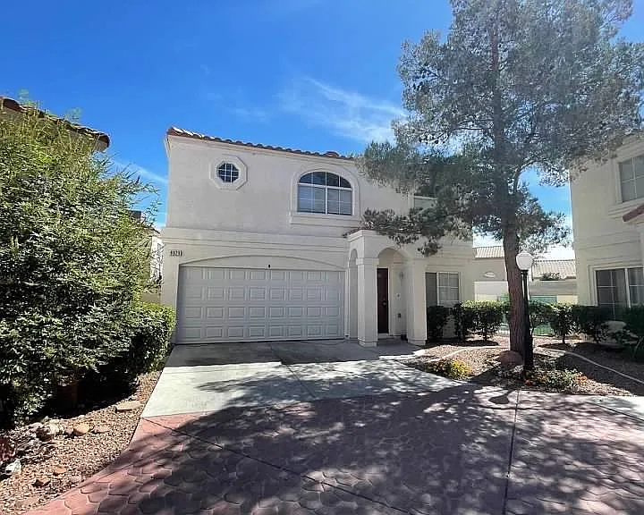 8829 Cornwall Glen Ave — Photo 2
