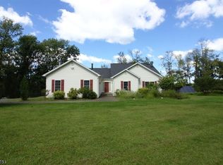 114 Hawks Schoolhouse Rd, Bloomsbury, NJ 08804