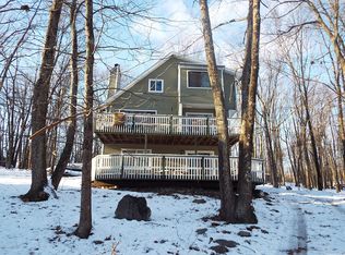 2163 Cramer Rd, Bushkill, PA 18324