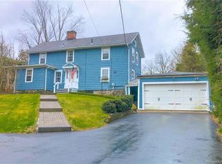 2 Seymour Rd, Woodbridge, CT 06525
