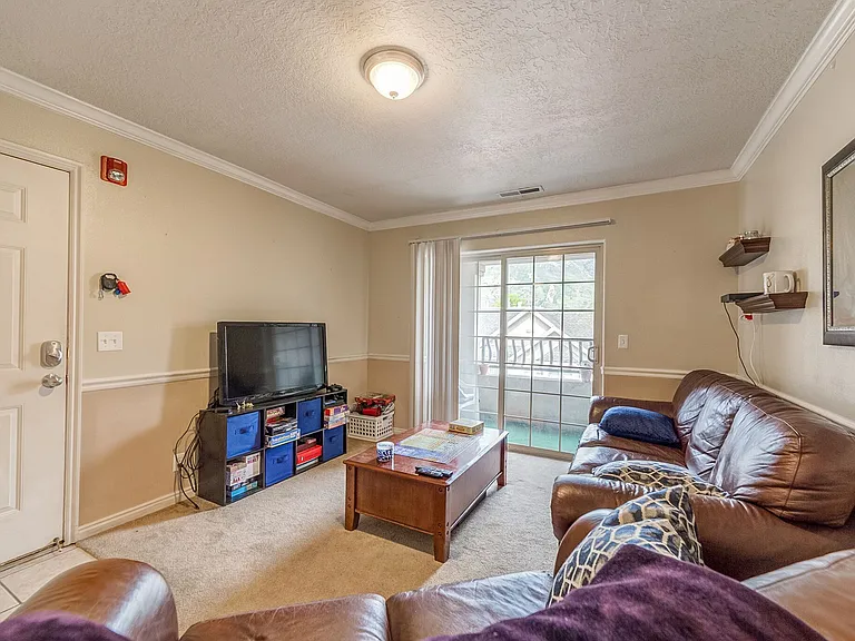 583 N University Ave #313 — Photo 6