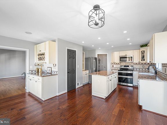 3rd image of 95 Menlough Dr
