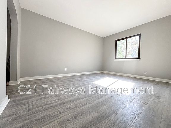 4th image of 10261 Center Hwy #4