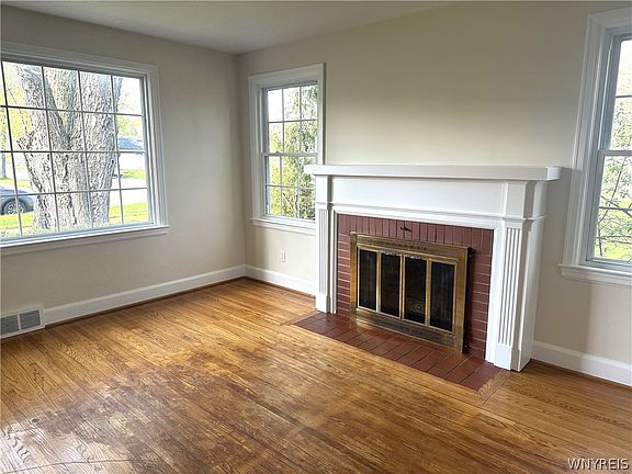 4th image of 102 Harrison Ave