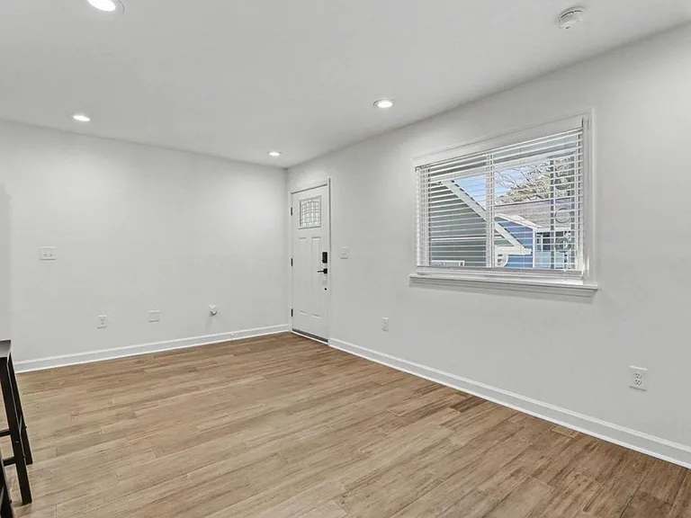 1309 Hudson Ave #A3 — Photo 2