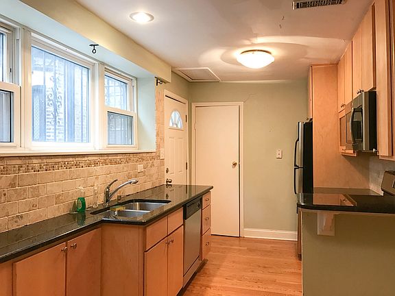 4th image of 1011 N Lasalle St #2M