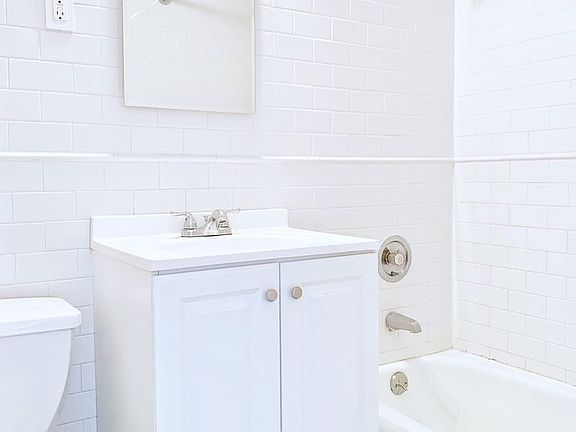 4th image of 200 E 33rd St APT 22H