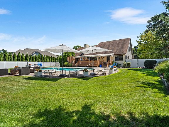 3rd image of 202 N Shore Rd