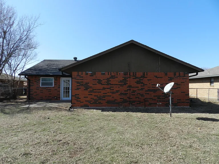 2615 NW Locksley Ln — Photo 10