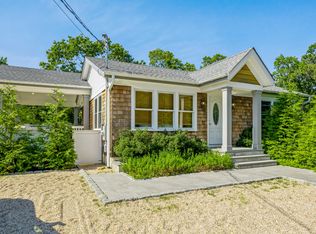 7 Woodridge Rd, Hampton Bays, NY 11946