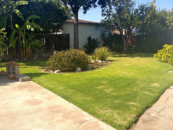 Gated yard, so beautiful!