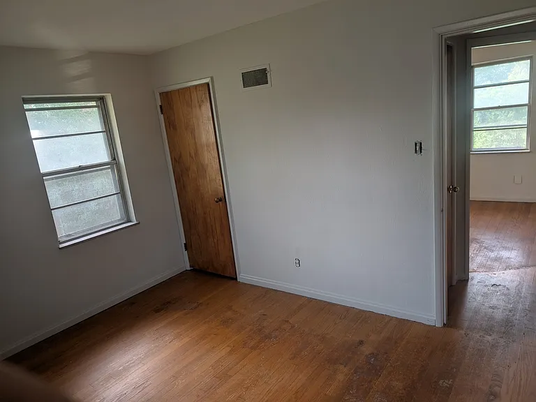 9320 Sterling Pl — Photo 5
