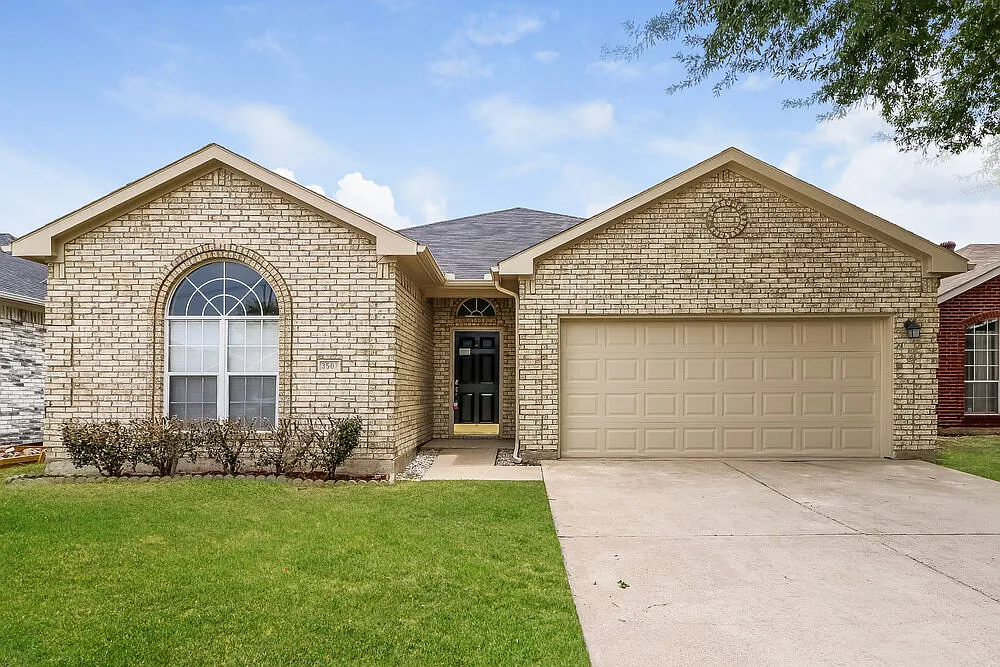 4 bed, 2.0 bath, 2049 sqft, $2,490 — Photo 1