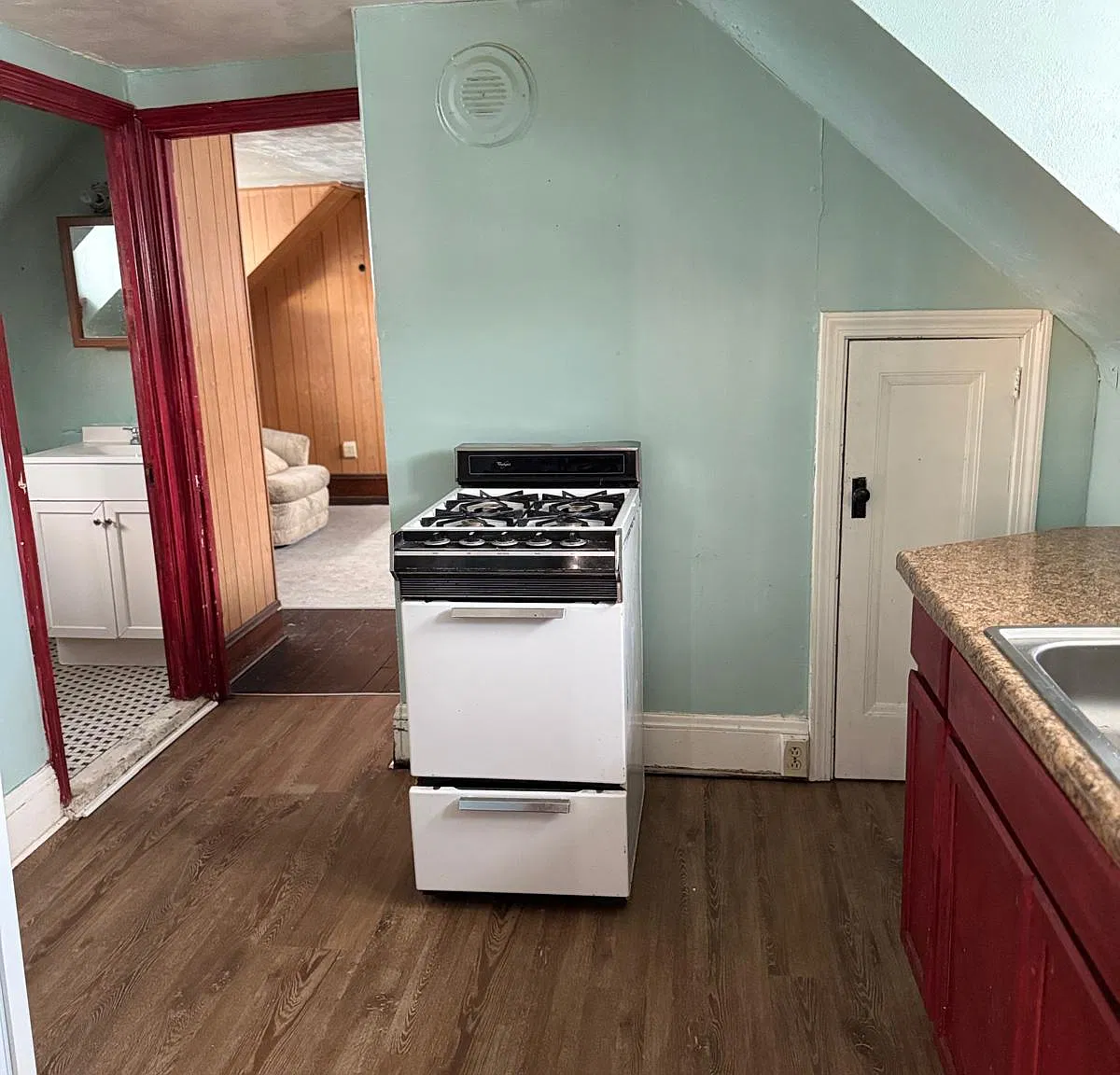 Studio, $650 — Photo 2