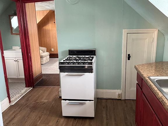 2nd image of 1760 Catalpa Rd #3