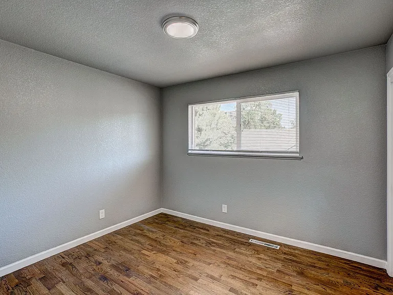 526 S Howes St — Photo 11