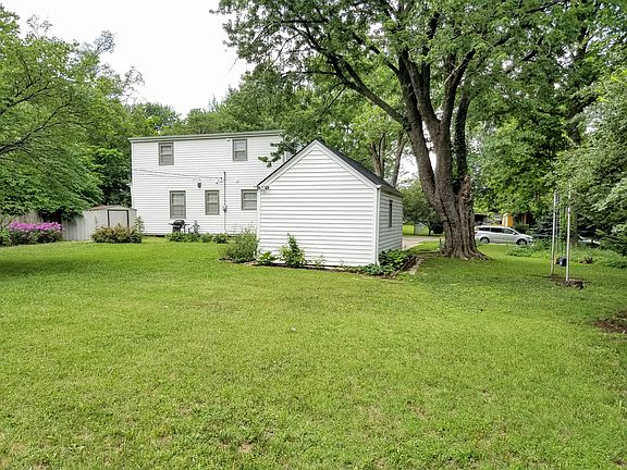 Large Yard w room for shop