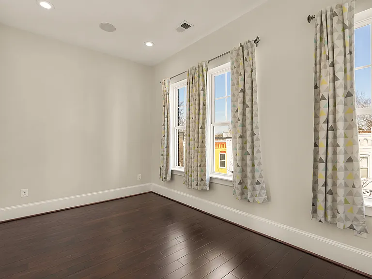 1609 Levis St NE — Photo 46